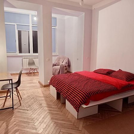 Living Spaces - Guesthouse Yerevan Bagian luar foto