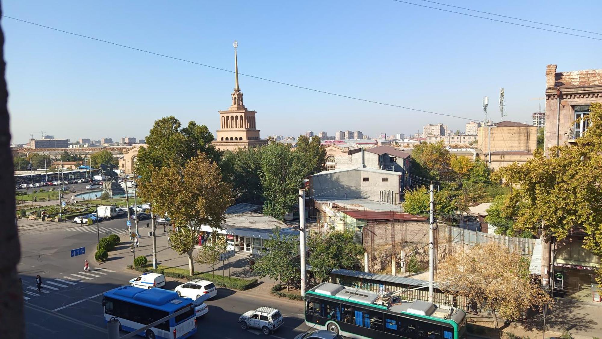 Living Spaces - Guesthouse Yerevan Bagian luar foto